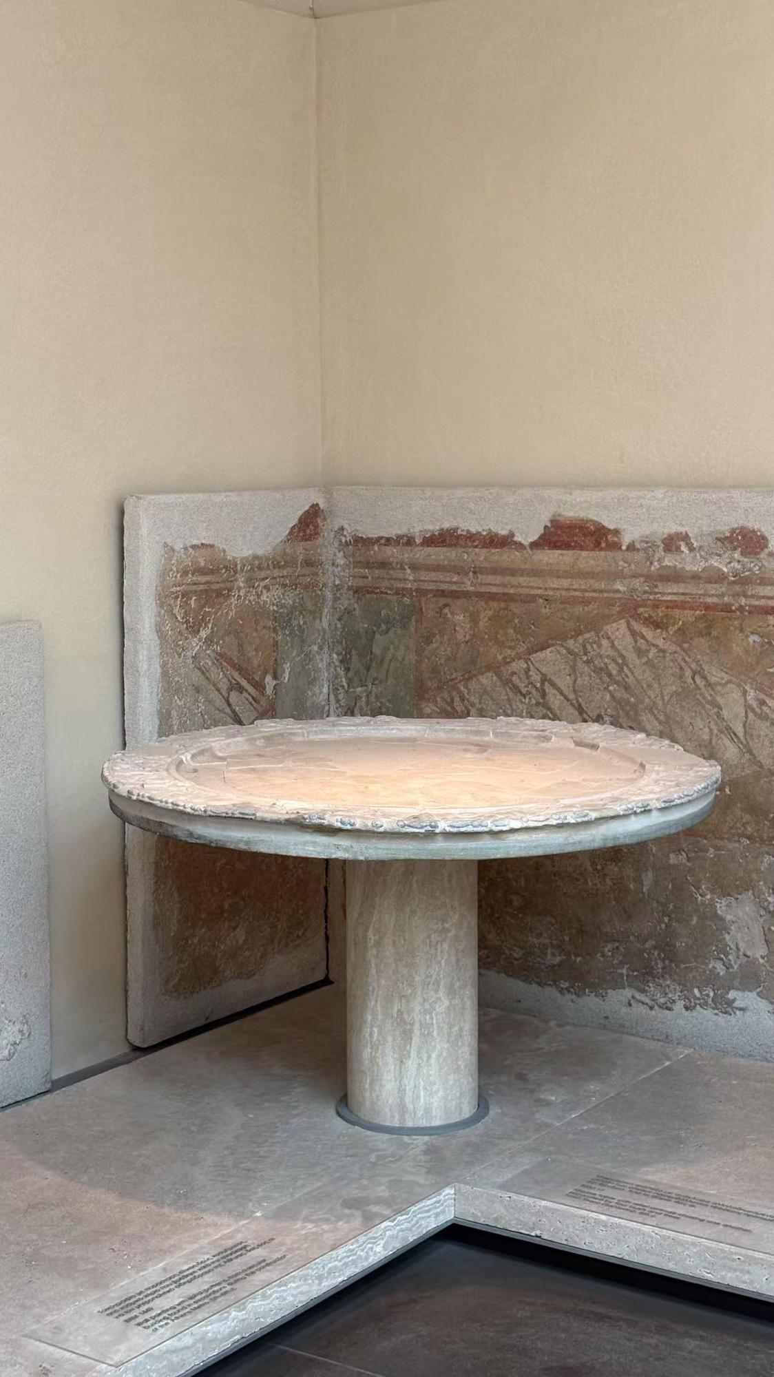 Round Marble Table
