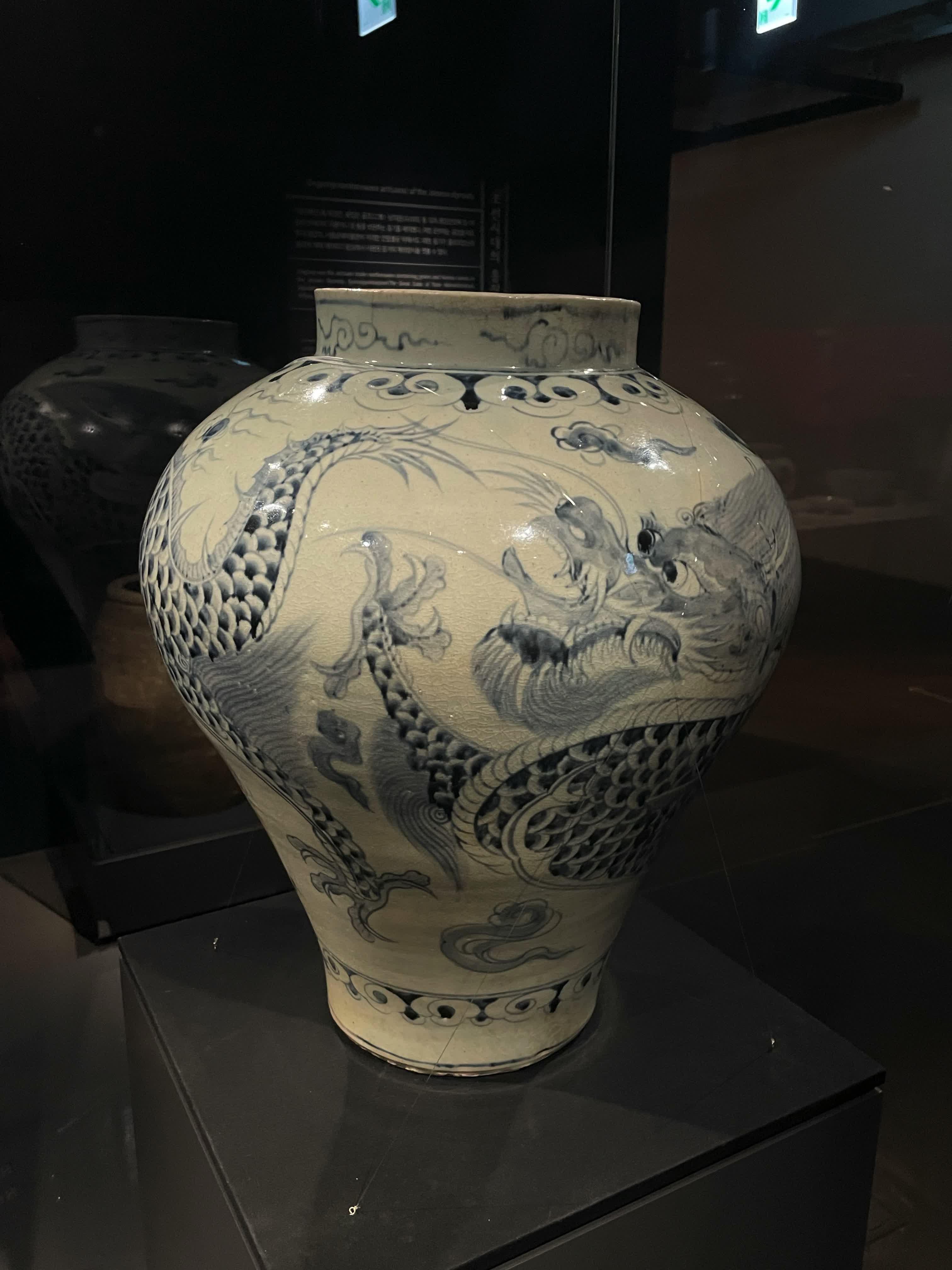 Mavi Beyaz Bulutlu Ejderha Motifli Beyaz Porselen Kase