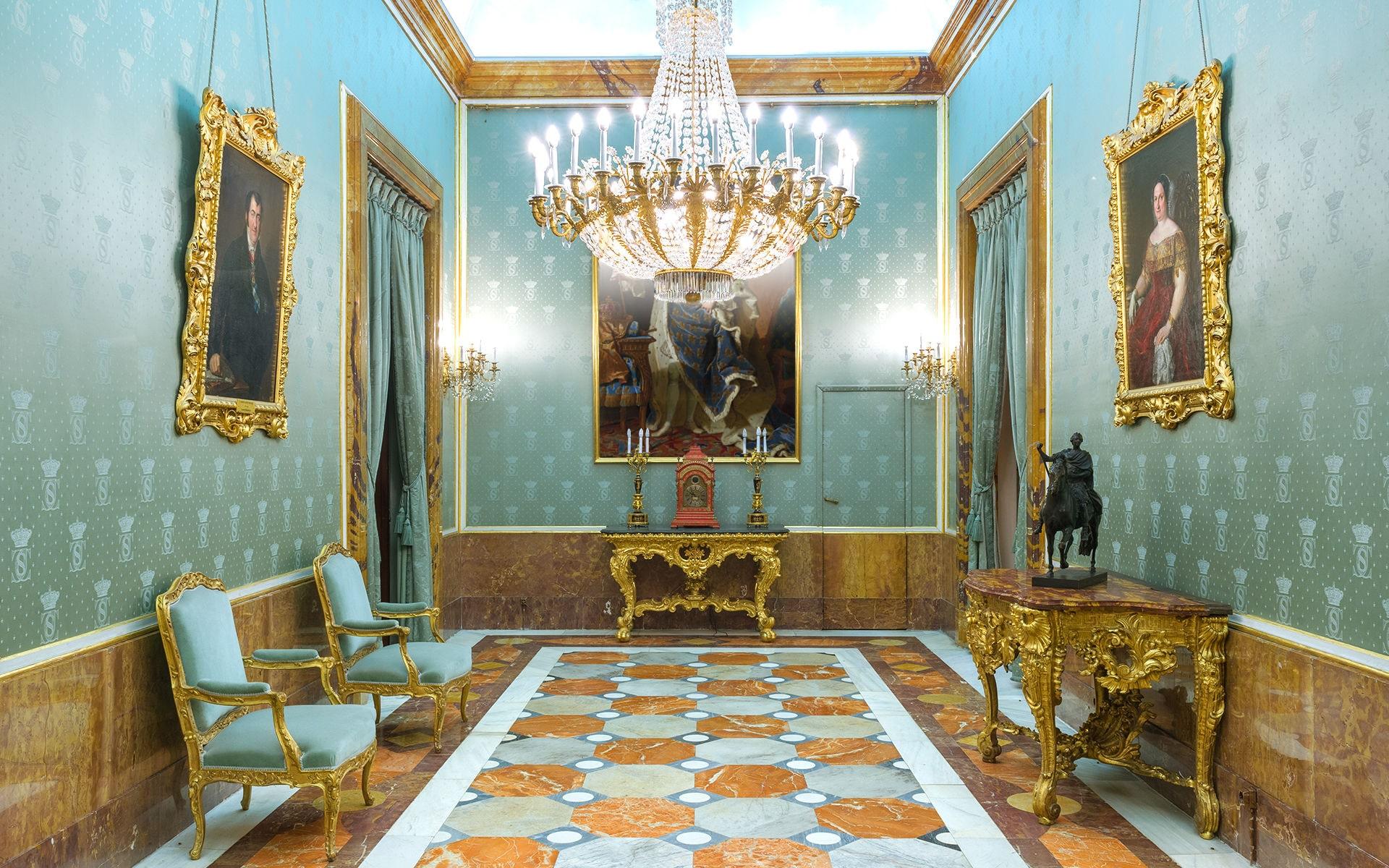 Charles III's Little Tram