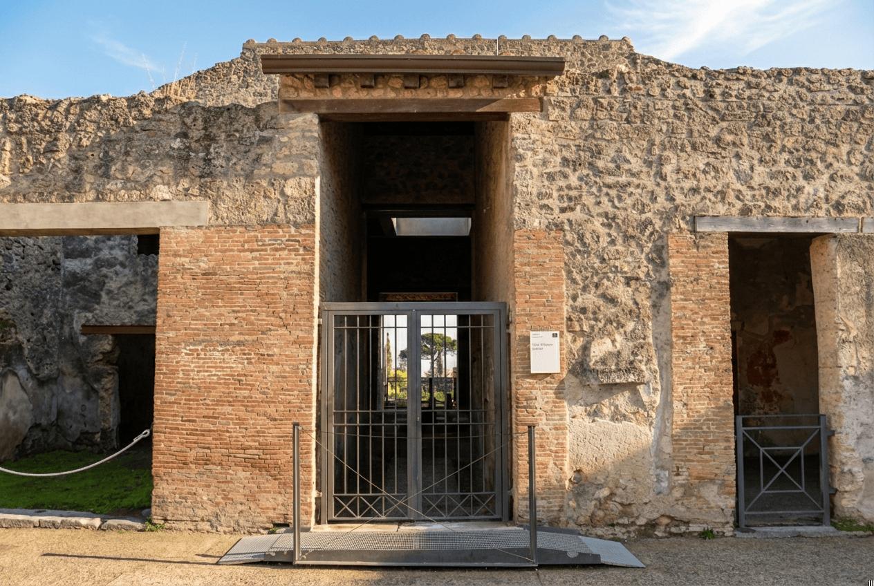 02-Casca Longus House, also known as the House of Theatrical Paintings