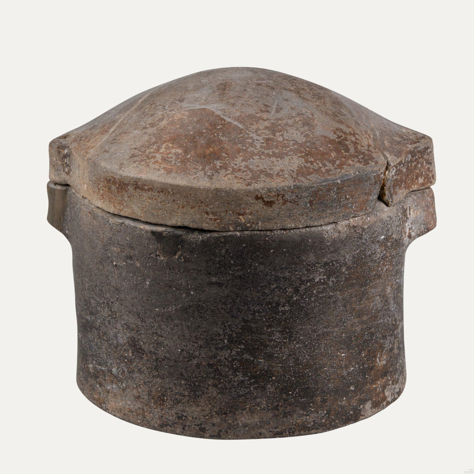 Covered Cylindrical Box