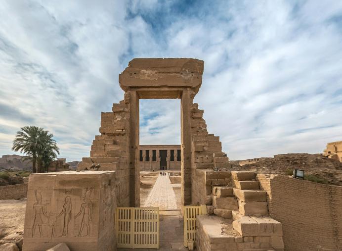 Architecture and History: The Gate of Domitian and Trajan