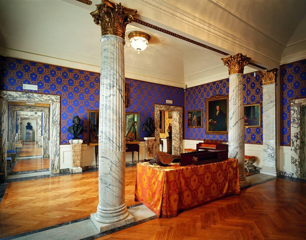 First Gallery: Entrance - Guaracino Harpsichord