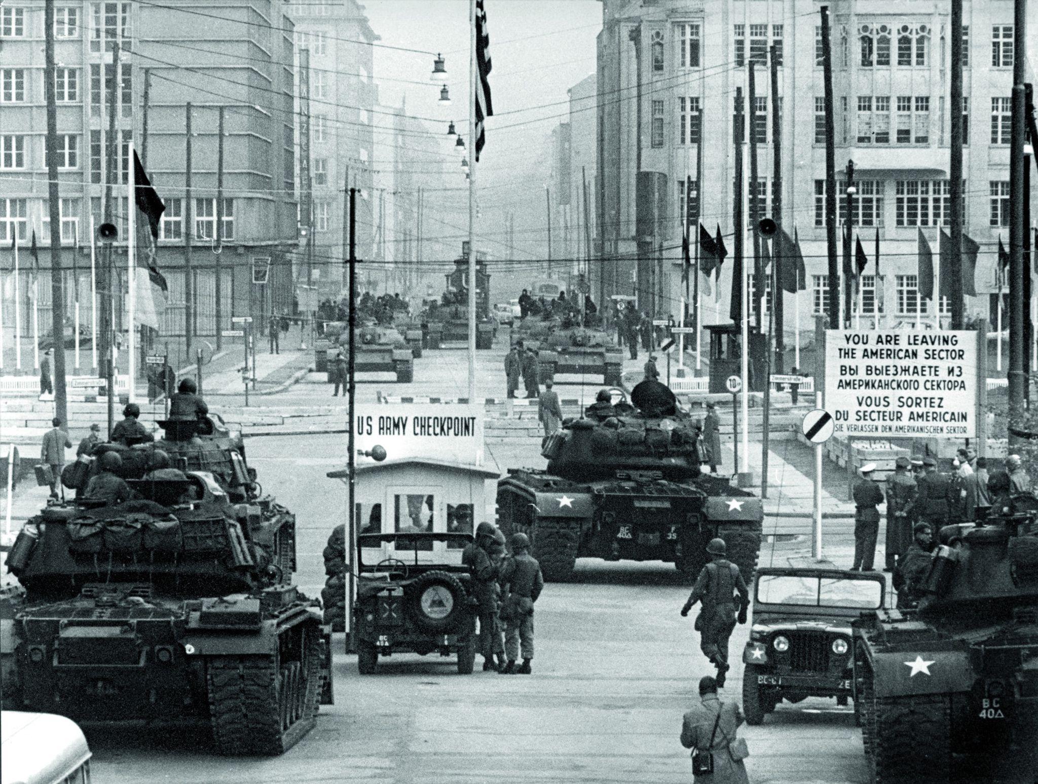 Gerçeklik Alanı: Checkpoint Charlie'deki Tanklar