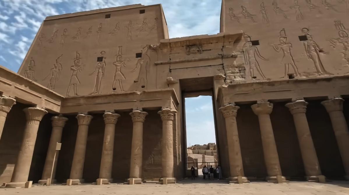 Inner Wall on the South Side of the Courtyard