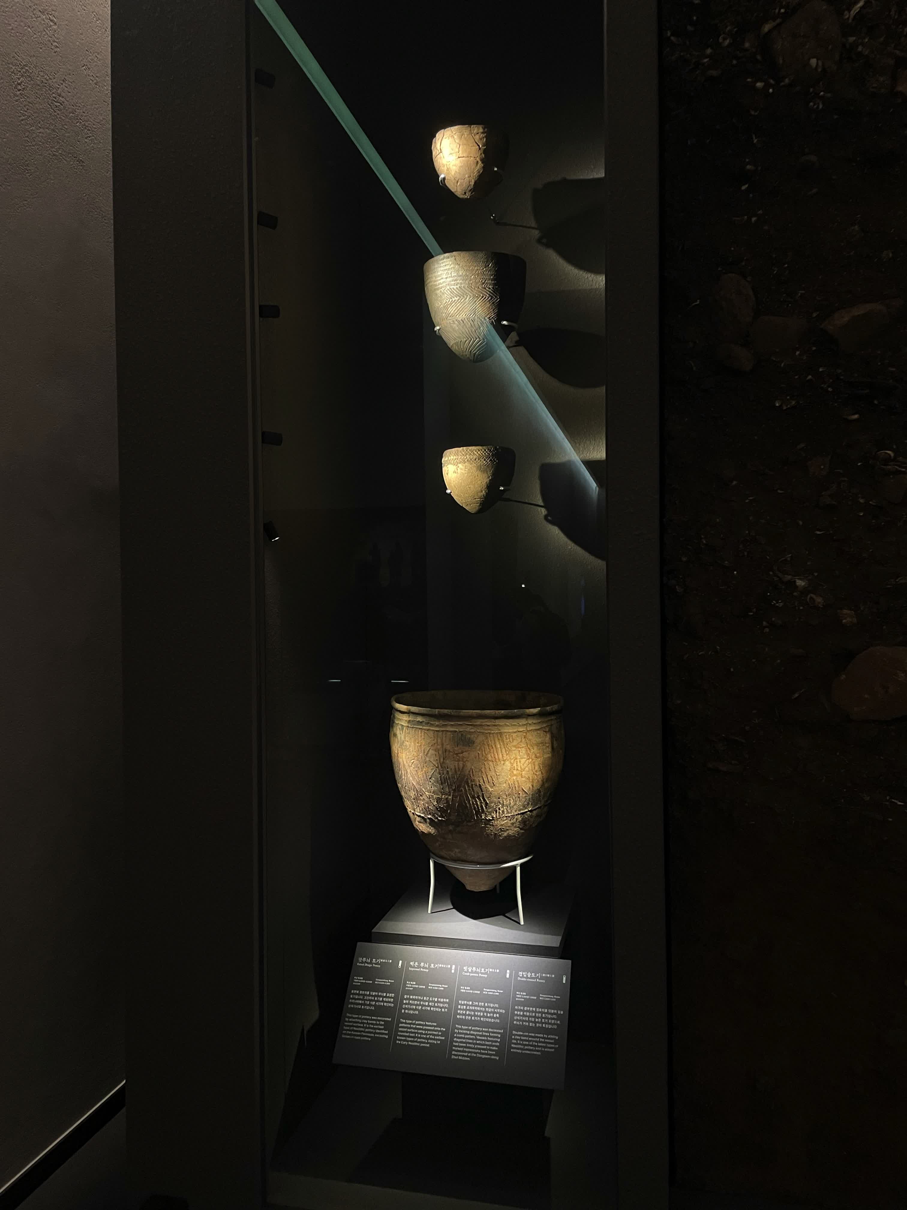 Dong Sam-dong Kabuk Tepesi Kazısından Çıkarılan Seramikler