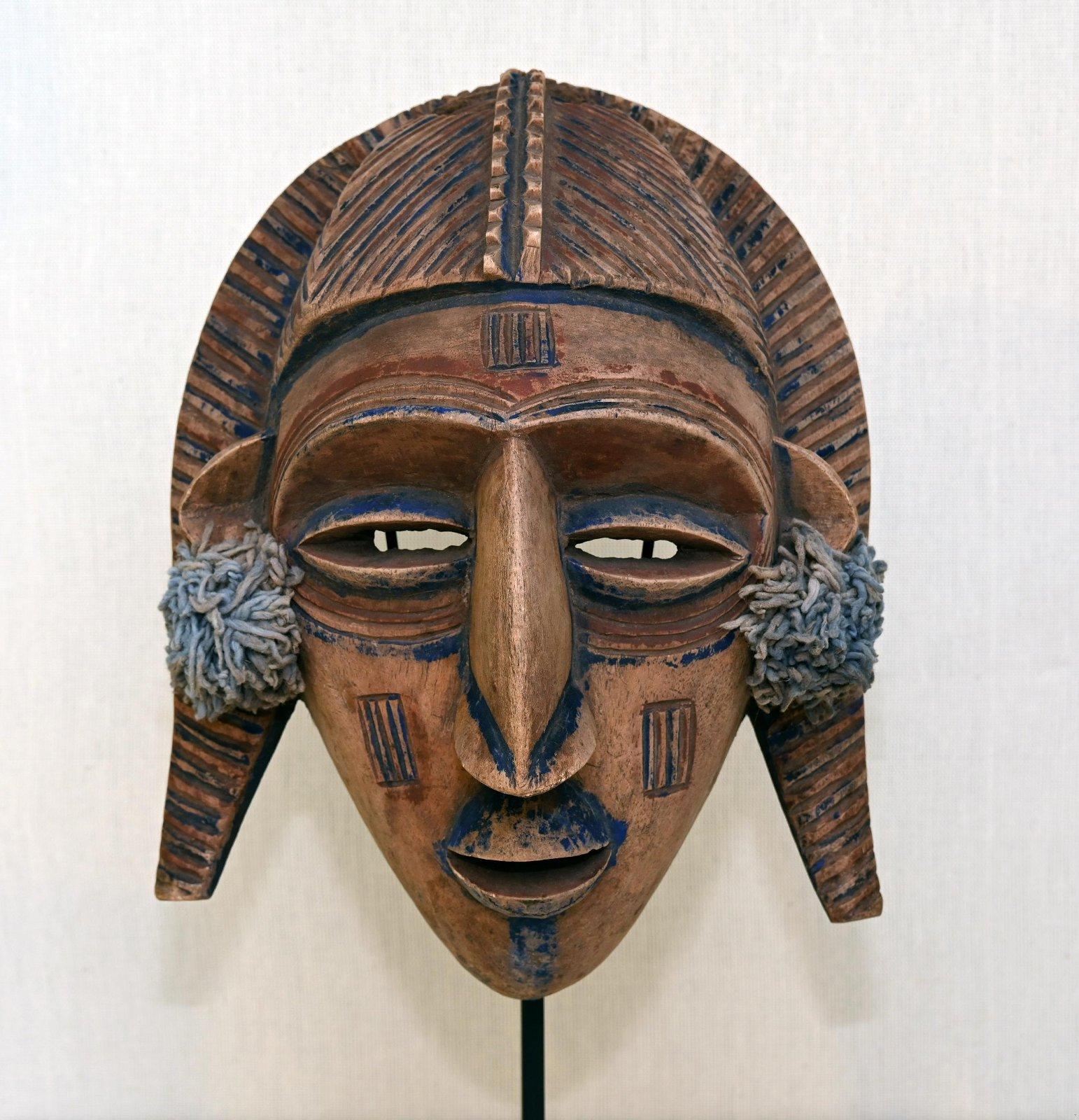 Female Mask for the Theatrical Performances of the 'Do' Union