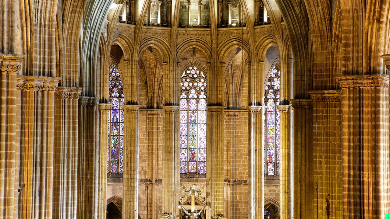 Sunaklı Mihrapların Çevresindeki Geçit