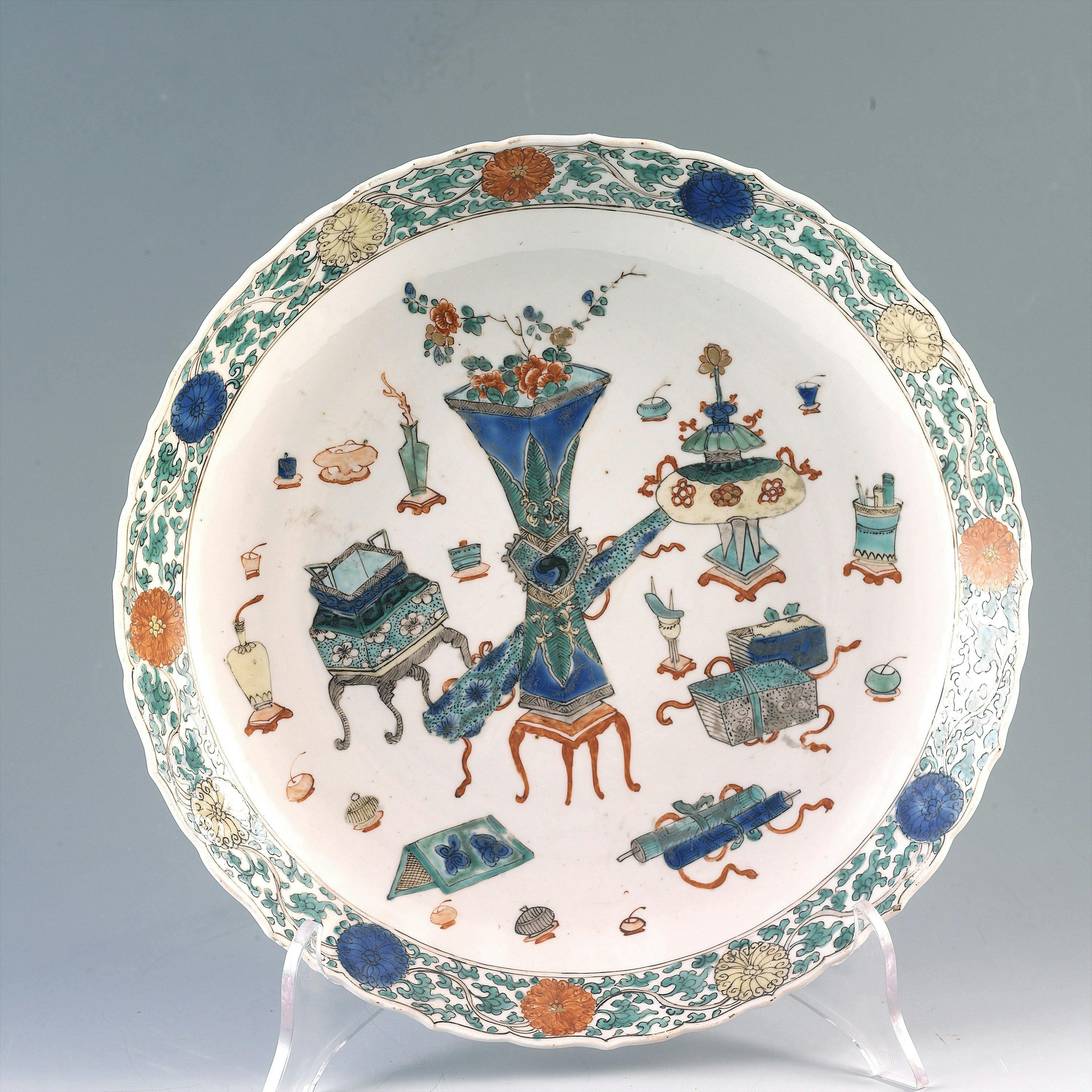 Plate Decorated with the 'Hundred Antiques' Motif