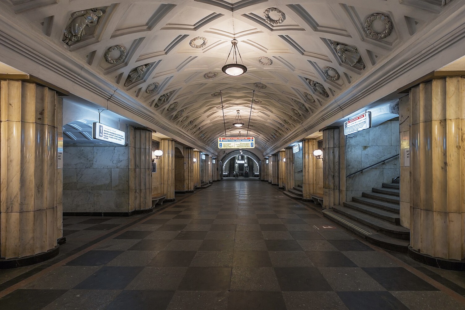 Teatralnaya Station, Line 2