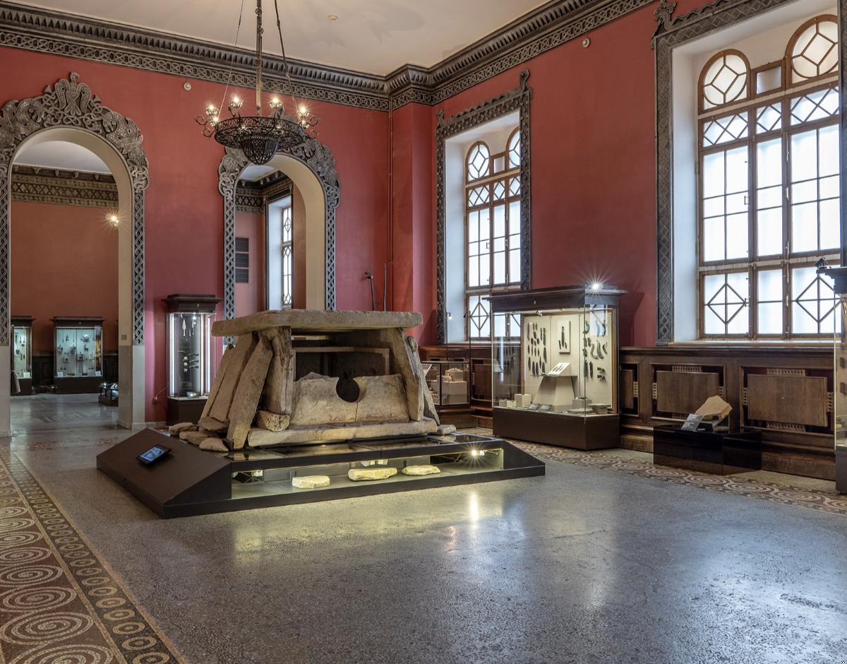 Gallery 4 - The Bronze Age of Eurasia (End of 5th to 2nd Millennium BCE)