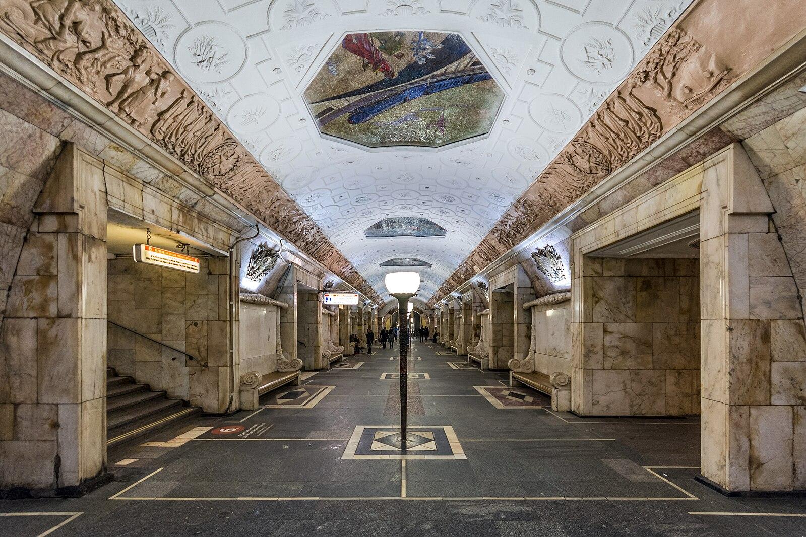 Novokuznetskaya Station, Line 2