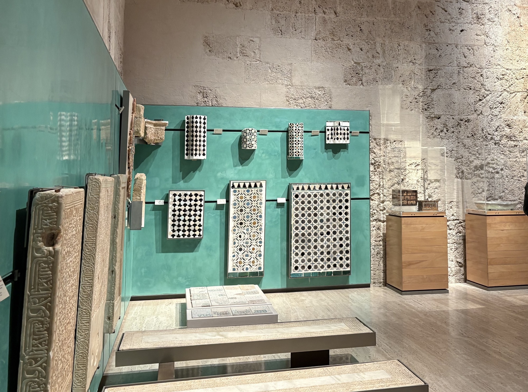 Gallery VI: Nasrid Period. The Rauda and Luxury Ceramics